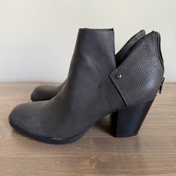 Simply Vera Vera Wang Womens 8 Dark Grey Heel Ankle Booties Shoes Zipper - Picture 2 of 11